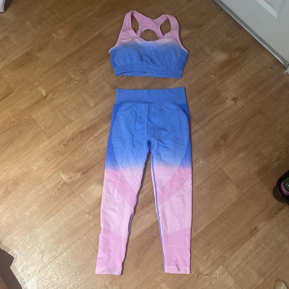 WORKOUT SET INCLUDES PANTS AND BRA